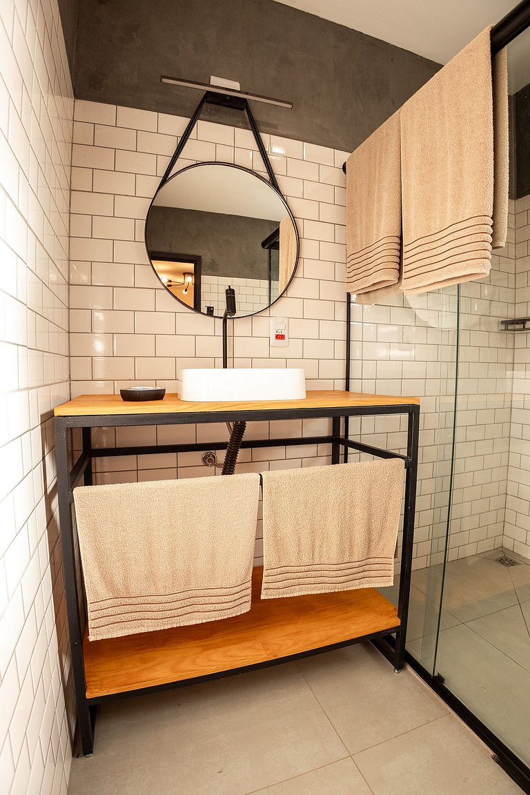 Container com ofurô e vista incrível para casal - Roteiro do