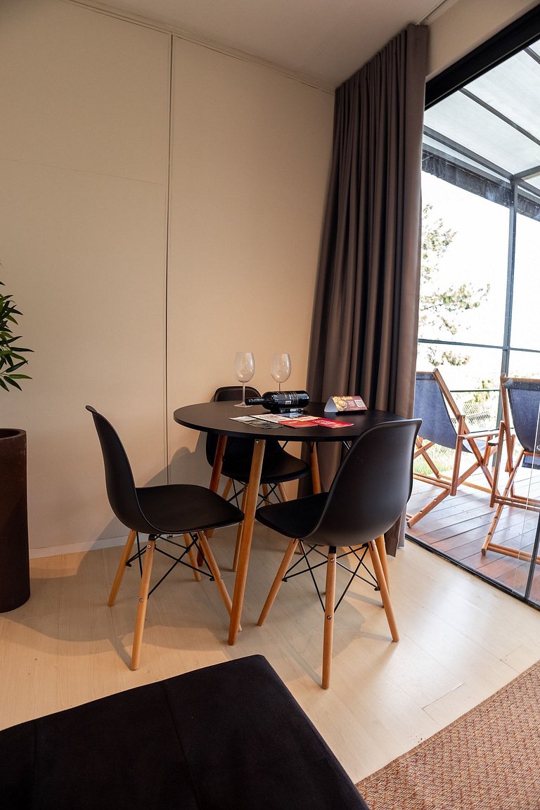 Container com ofurô e vista incrível para casal - Roteiro do