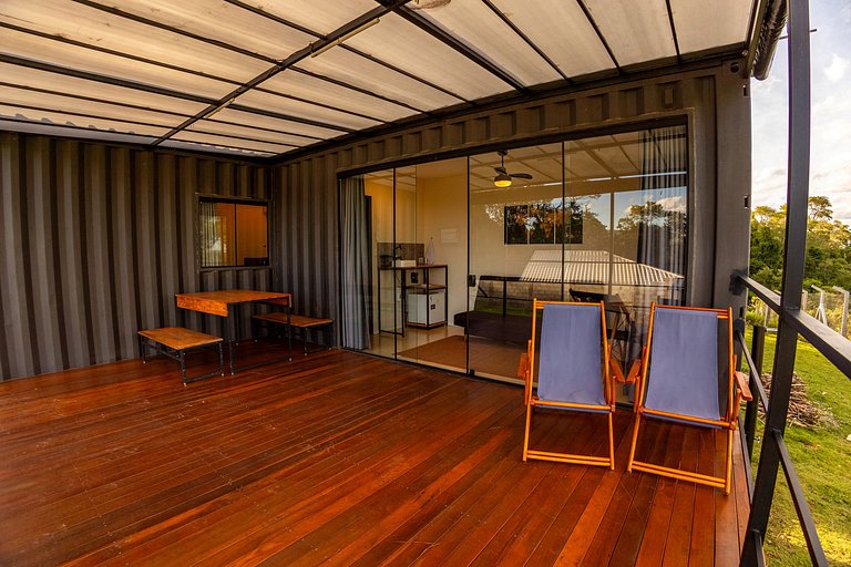 Container com ofurô e vista incrível para casal - Roteiro do