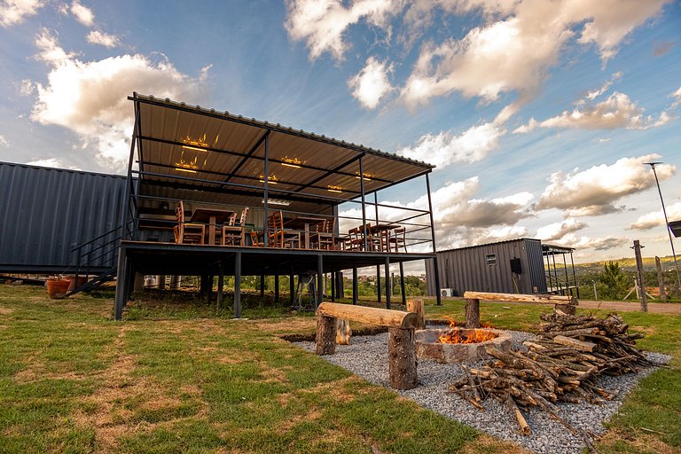 Container com ofurô e vista incrível para casal - Roteiro do